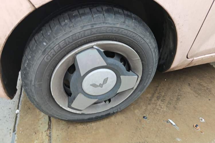 Used Wuling Hongguang MINIEV 2022 Macaron Premium Model – Lithium Iron Phosphate Left Front Wheel Hub