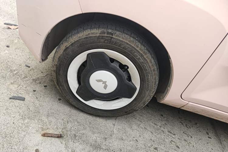 Used Wuling Hongguang MINIEV 2022 Macaron Premium Model – Lithium Iron Phosphate Left Front Wheel Hub
