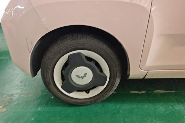 Used Wuling Hongguang MINIEV 2022 Macaron Premium Model – Lithium Iron Phosphate Left Front Wheel Hub