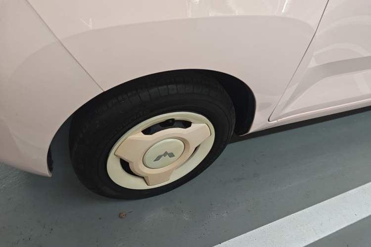Used Wuling Hongguang MINIEV 2022 Macaron Premium Model – Lithium Ternary Battery Left Front Wheel Hub