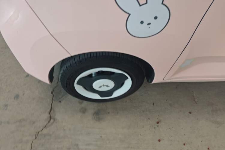 Used Wuling Hongguang MINIEV 2022 Macaron Premium Model – Lithium Iron Phosphate Left Front Wheel Hub