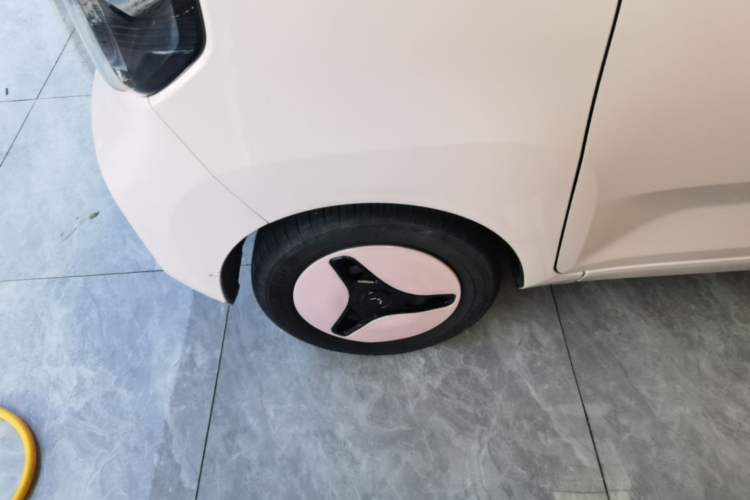Used Wuling Hongguang MINIEV 2022 Macaron Premium Model – Lithium Iron Phosphate Left Front Wheel Hub