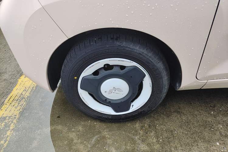 Used Wuling Hongguang MINIEV 2022 Macaron Premium Model – Lithium Iron Phosphate Left Front Wheel Hub
