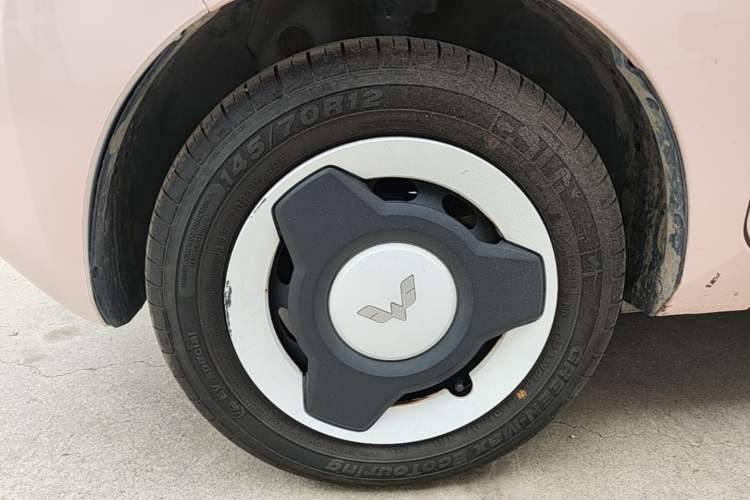 Used Wuling Hongguang MINIEV 2022 Macaron Premium Model – Lithium Iron Phosphate Left Front Wheel Hub