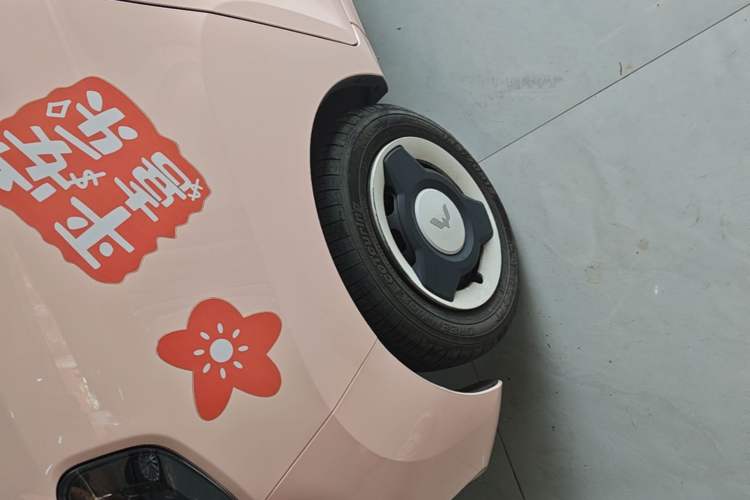 Used Wuling Hongguang MINIEV 2022 Macaron Premium Model – Lithium Iron Phosphate Left Front Wheel Hub