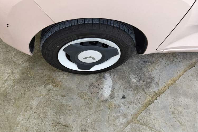 Used Wuling Hongguang MINIEV 2022 Macaron Fashion Model Lithium Iron Phosphate Left Front Wheel Hub