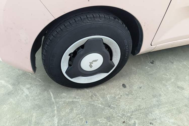 Used Wuling Hongguang MINIEV 2022 Macaron Premium Model – Lithium Iron Phosphate Left Front Wheel Hub