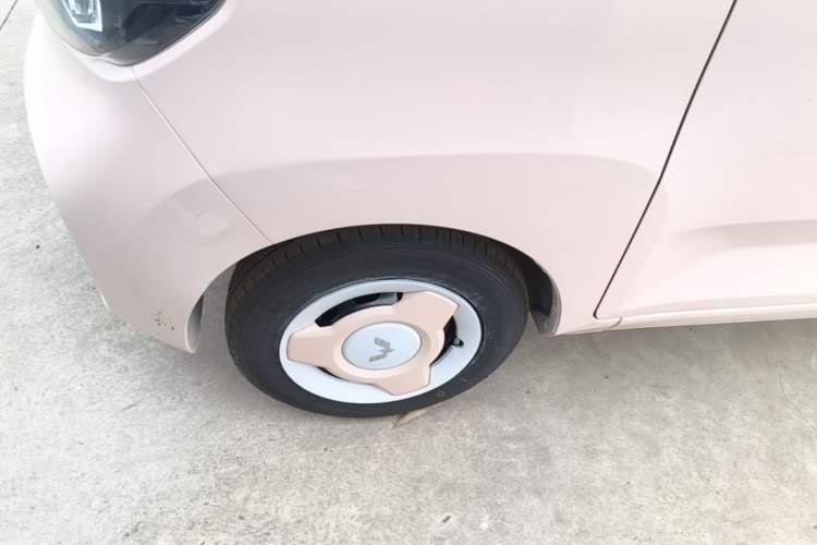Used Wuling Hongguang MINIEV 2022 Macaron Premium Model – Lithium Iron Phosphate Left Front Wheel Hub