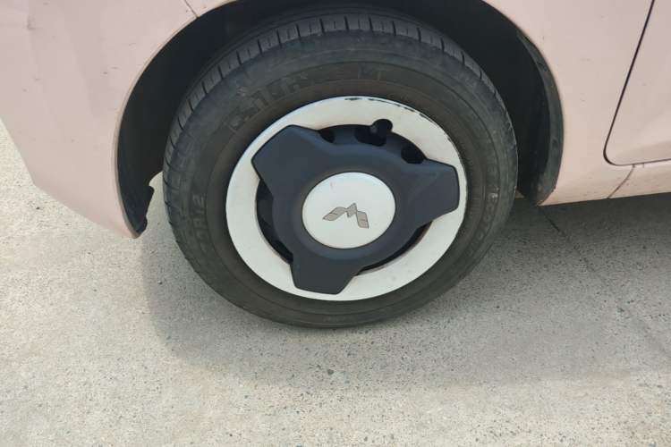 Used Wuling Hongguang MINIEV 2022 Macaron Premium Model – Lithium Iron Phosphate Left Front Wheel Hub