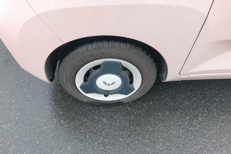 Used Wuling Hongguang MINIEV 2022 Macaron Premium Model – Lithium Iron Phosphate Left Front Wheel Hub