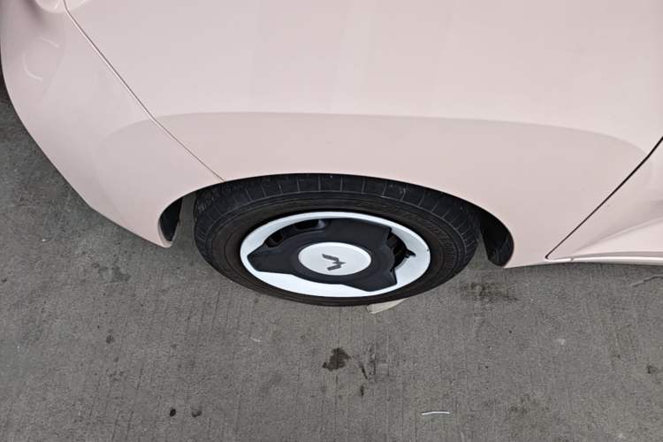 Used Wuling Hongguang MINIEV 2022 Macaron Premium Model – Lithium Iron Phosphate Left Front Wheel Hub