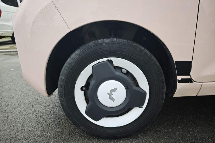 Used Wuling Hongguang MINIEV 2022 Macaron Fashion Edition Lithium-Nickel-Cobalt-Alpha-oxide Left Front Wheel Hub