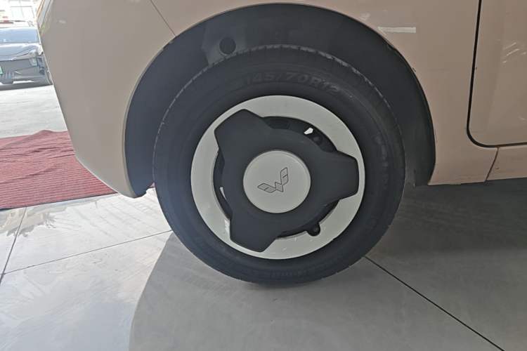 Used Wuling Hongguang MINIEV 2022 Macaron Premium Model – Lithium Iron Phosphate Left Front Wheel Hub