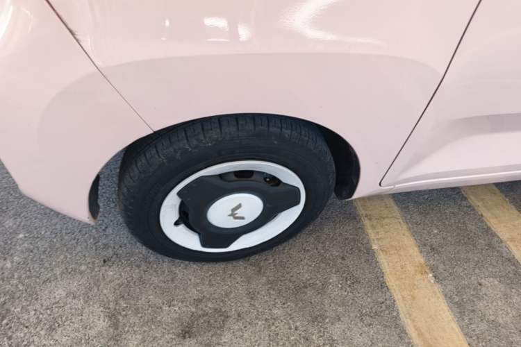 Used Wuling Hongguang MINIEV 2022 Macaron Premium Model – Lithium Iron Phosphate Left Front Wheel Hub