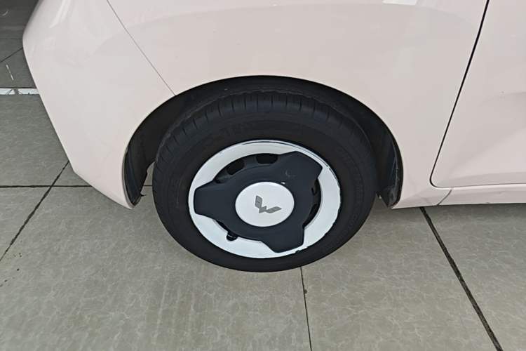 Used Wuling Hongguang MINIEV 2022 Macaron Premium Model – Lithium Iron Phosphate Left Front Wheel Hub