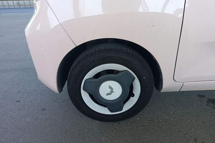 Used Wuling Hongguang MINIEV 2022 Enjoy Edition Lithium Iron Phosphate Left Front Wheel Hub