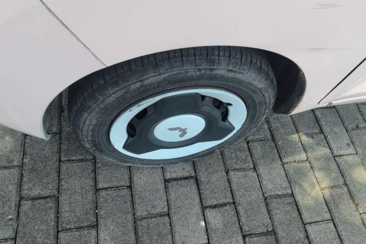 Used Wuling Hongguang MINIEV 2022 Macaron Fashion Edition Lithium-Nickel-Cobalt-Alpha-oxide Left Front Wheel Hub