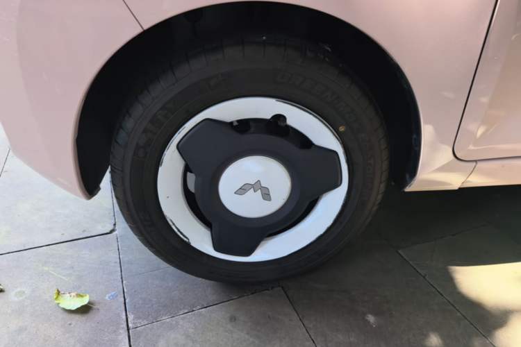 Used Wuling Hongguang MINIEV 2022 Macaron Premium Model – Lithium Iron Phosphate Left Front Wheel Hub