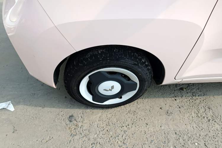 Used Wuling Hongguang MINIEV 2022 Macaron Fashion Model Lithium Iron Phosphate Left Front Wheel Hub