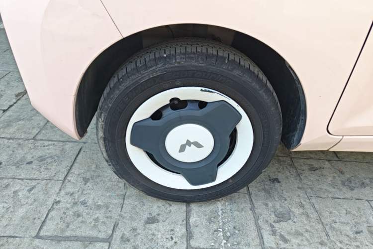 Used Wuling Hongguang MINIEV 2022 Macaron Premium Model – Lithium Iron Phosphate Left Front Wheel Hub