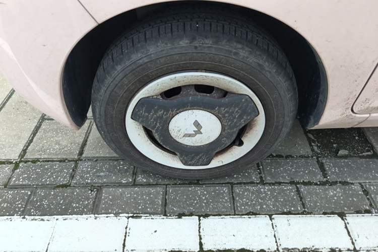 Used Wuling Hongguang MINIEV 2022 Macaron Premium Model – Lithium Iron Phosphate Left Front Wheel Hub