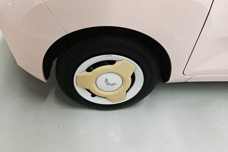 Used Wuling Hongguang MINIEV 2022 Macaron Premium Model – Lithium Ternary Battery Left Front Wheel Hub