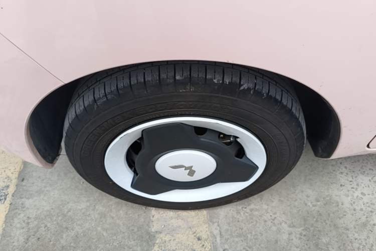 Used Wuling Hongguang MINIEV 2022 Macaron Fashion Model Lithium Iron Phosphate Left Front Wheel Hub