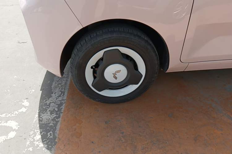 Used Wuling Hongguang MINIEV 2022 Macaron Premium Model – Lithium Iron Phosphate Left Front Wheel Hub