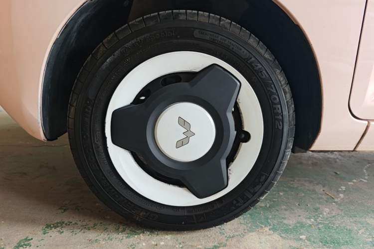 Used Wuling Hongguang MINIEV 2022 Macaron Premium Model – Lithium Ternary Battery Left Front Wheel Hub