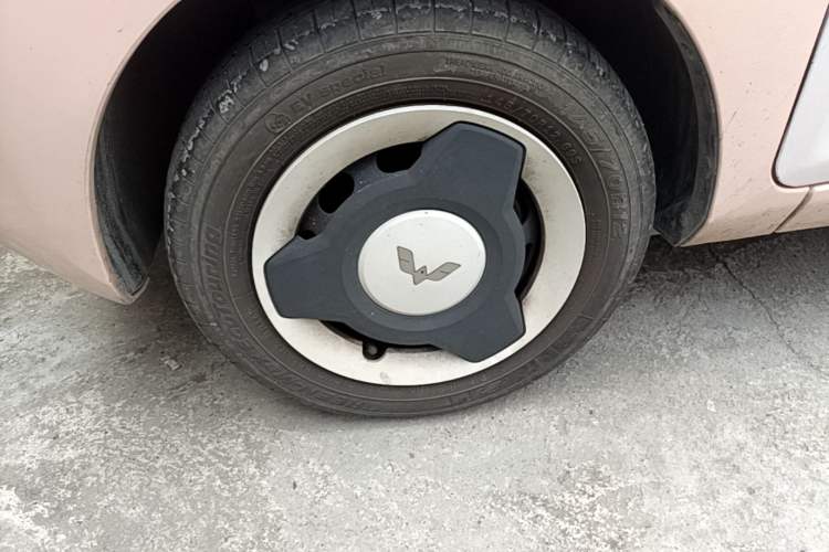 Used Wuling Hongguang MINIEV 2022 Macaron Premium Model – Lithium Iron Phosphate Left Front Wheel Hub