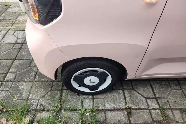Used Wuling Hongguang MINIEV 2022 Macaron Premium Model – Lithium Iron Phosphate Left Front Wheel Hub