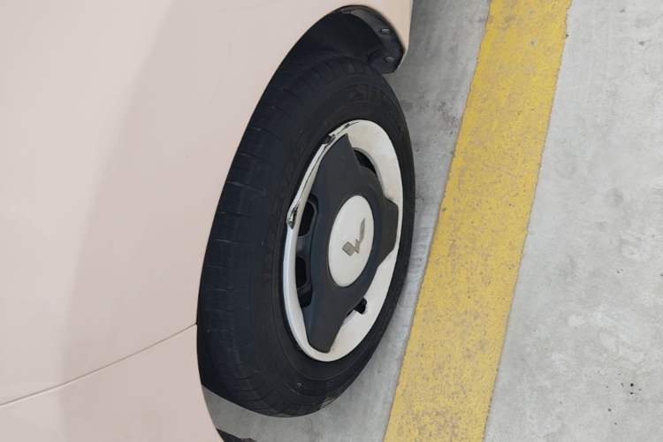 Used Wuling Hongguang MINIEV 2022 Macaron Premium Model – Lithium Iron Phosphate Left Front Wheel Hub
