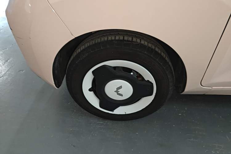 Used Wuling Hongguang MINIEV 2022 Macaron Premium Model – Lithium Iron Phosphate Left Front Wheel Hub