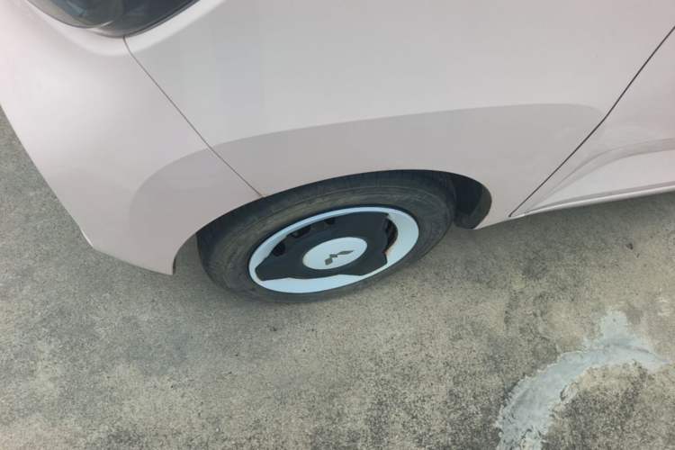 Used Wuling Hongguang MINIEV 2022 Macaron Premium Model – Lithium Iron Phosphate Left Front Wheel Hub