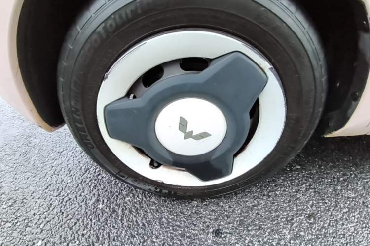 Used Wuling Hongguang MINIEV 2022 Macaron Premium Model – Lithium Ternary Battery Left Front Wheel Hub