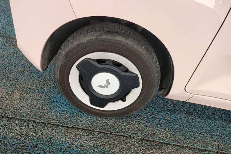 Used Wuling Hongguang MINIEV 2022 Macaron Fashion Model Lithium Iron Phosphate Left Front Wheel Hub