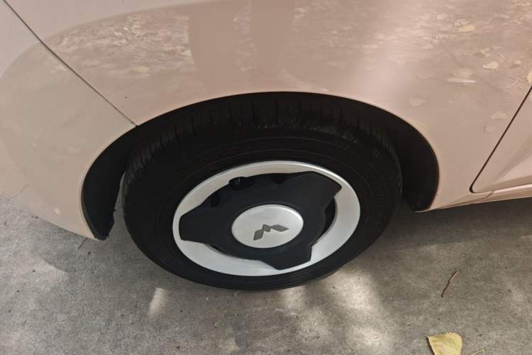 Used Wuling Hongguang MINIEV 2022 Macaron Premium Model – Lithium Iron Phosphate Left Front Wheel Hub
