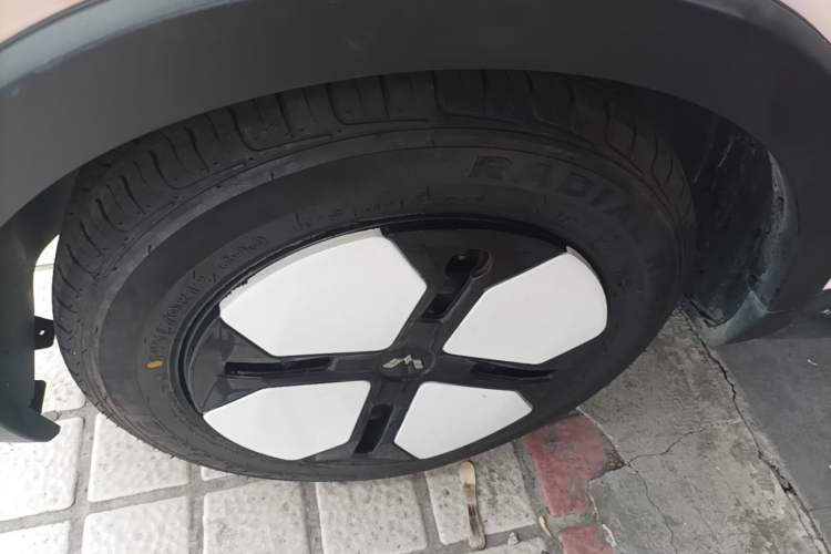 Used Wuling Hongguang MINIEV 2022 GAMEBOY 300km Play Edition Lithium Iron Phosphate Left Front Wheel Hub