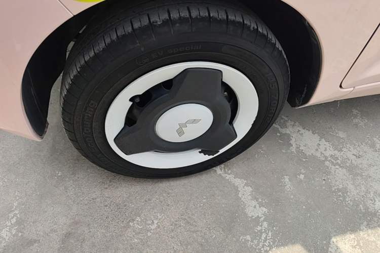 Used Wuling Hongguang MINIEV 2022 Macaron Fashion Model Lithium Iron Phosphate Left Front Wheel Hub