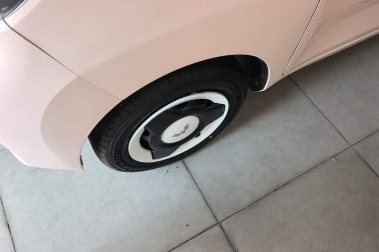 Used Wuling Hongguang MINIEV 2022 Macaron Premium Model – Lithium Iron Phosphate Left Front Wheel Hub