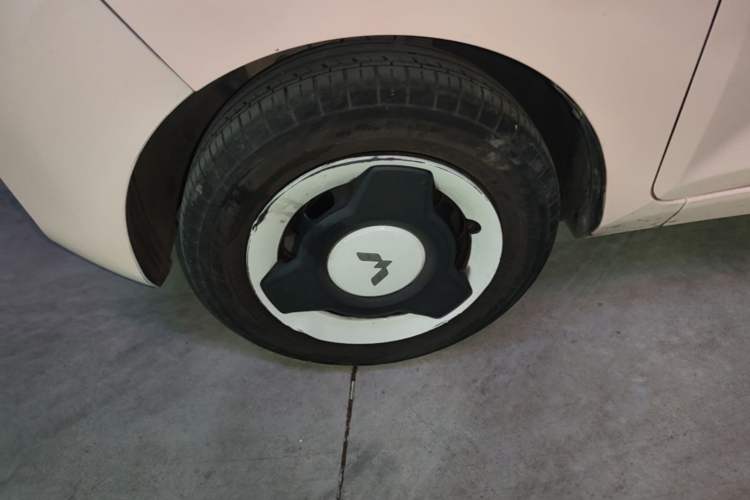 Used Wuling Hongguang MINIEV 2022 Macaron Premium Model – Lithium Iron Phosphate Left Front Wheel Hub