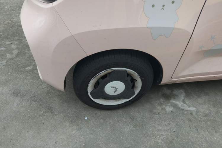 Used Wuling Hongguang MINIEV 2022 Macaron Premium Model – Lithium Iron Phosphate Left Front Wheel Hub