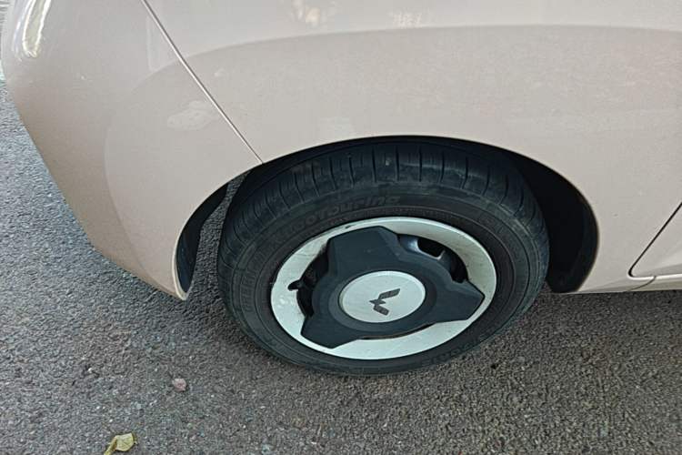 Used Wuling Hongguang MINIEV 2022 Macaron Premium Model – Lithium Iron Phosphate Left Front Wheel Hub