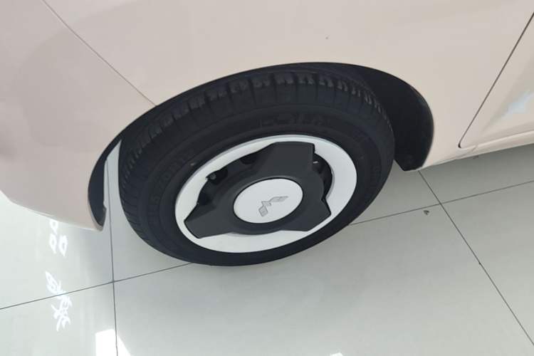 Used Wuling Hongguang MINIEV 2022 Macaron Premium Model – Lithium Iron Phosphate Left Front Wheel Hub