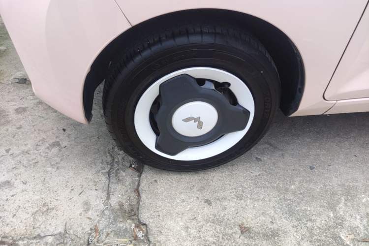 Used Wuling Hongguang MINIEV 2022 Macaron Premium Model – Lithium Iron Phosphate Left Front Wheel Hub