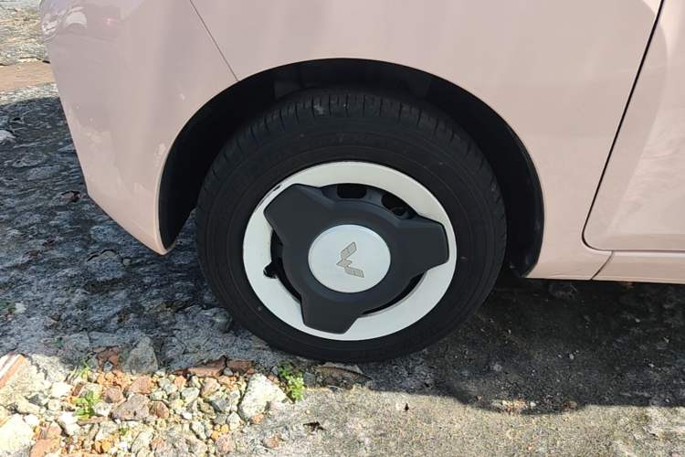 Used Wuling Hongguang MINIEV 2022 Macaron Premium Model – Lithium Iron Phosphate Left Front Wheel Hub