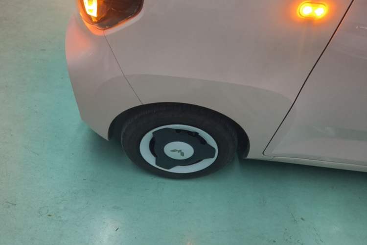 Used Wuling Hongguang MINIEV 2022 Macaron Premium Model – Lithium Iron Phosphate Left Front Wheel Hub