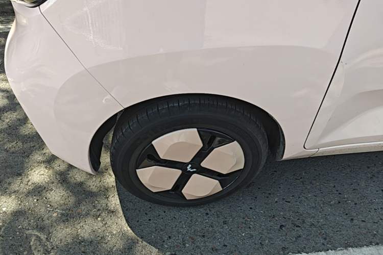 Used Wuling Hongguang MINIEV 2022 Enjoy Edition Lithium Iron Phosphate Left Front Wheel Hub