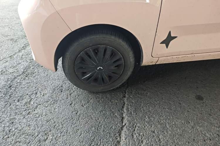 Used Wuling Hongguang MINIEV 2022 Macaron Fashion Model Lithium Iron Phosphate Left Front Wheel Hub