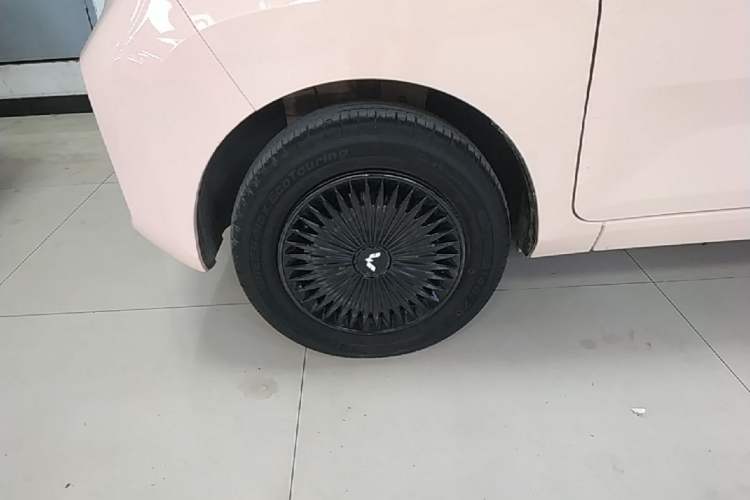 Used Wuling Hongguang MINIEV 2022 Macaron Premium Model – Lithium Iron Phosphate Left Front Wheel Hub